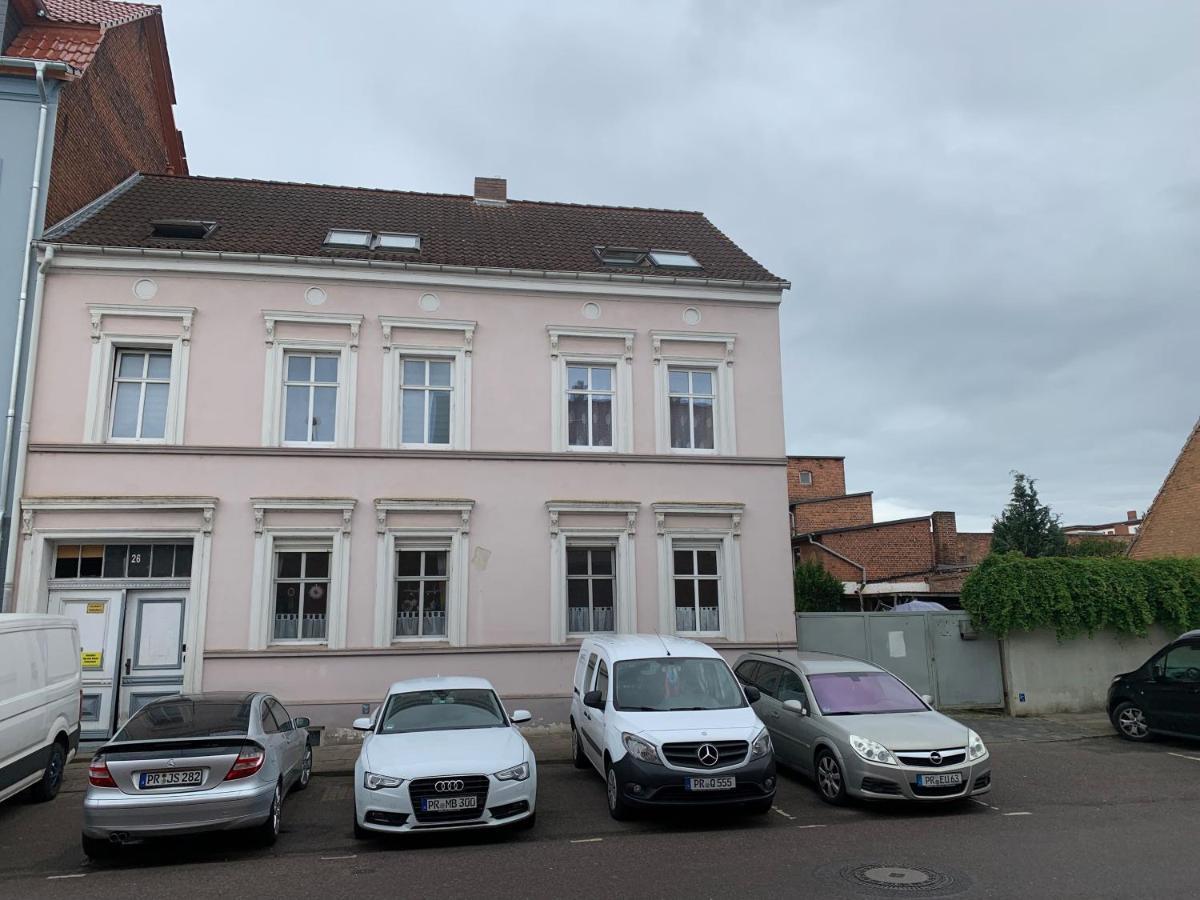 Best-Preis Ferienwohnung mit Netflix, Self-Check-In, eBike Ladestation im Fahrradraum, WLAN - direkt am Elberadweg im Herzen von Wittenberge Exterior foto